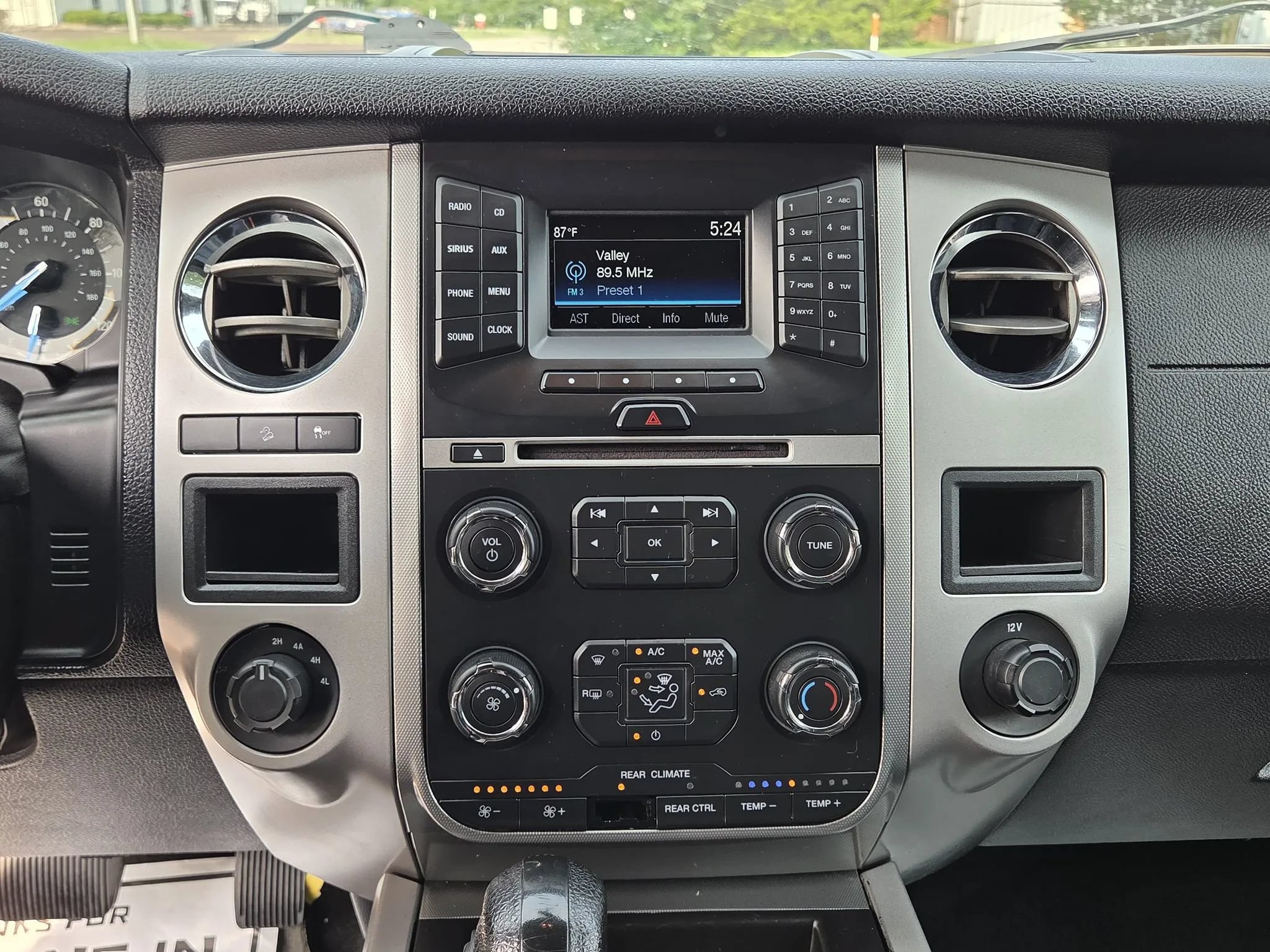 Used 2017 Ford Expedition EL XLT AWD/4WD image 12