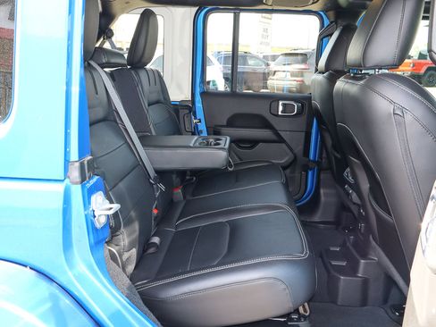 Used 2022 Jeep Wrangler Unlimited Sahara w/ Cold Weather Group image 26