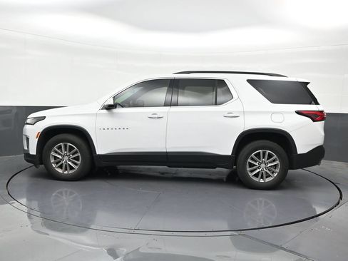Used 2023 Chevrolet Traverse LT FWD image 2