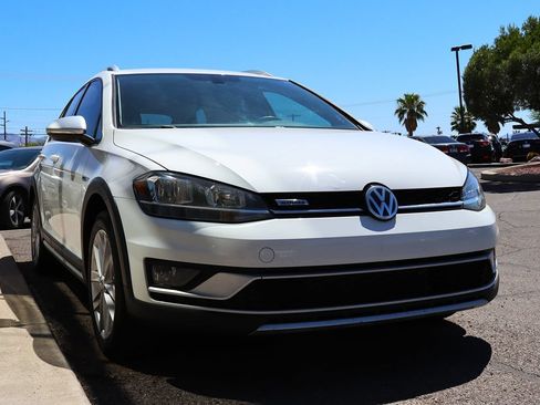 Used 2019 Volkswagen Golf Alltrack S AWD/4WD image 18
