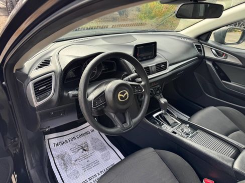 Used 2018 MAZDA MAZDA3 Sport image 17