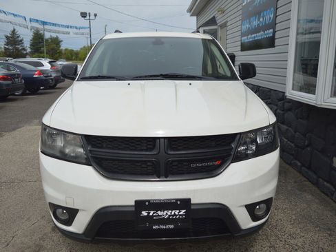 Used 2019 Dodge Journey SE w/ Connectivity Group FWD image 8