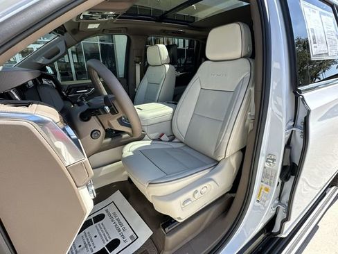Certified 2026 GMC Yukon XL Denali w/ Denali Reserve Package AWD/4WD image 19