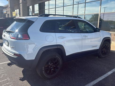 Used 2019 Jeep Cherokee Trailhawk w/ Cold Weather Group AWD/4WD image 5