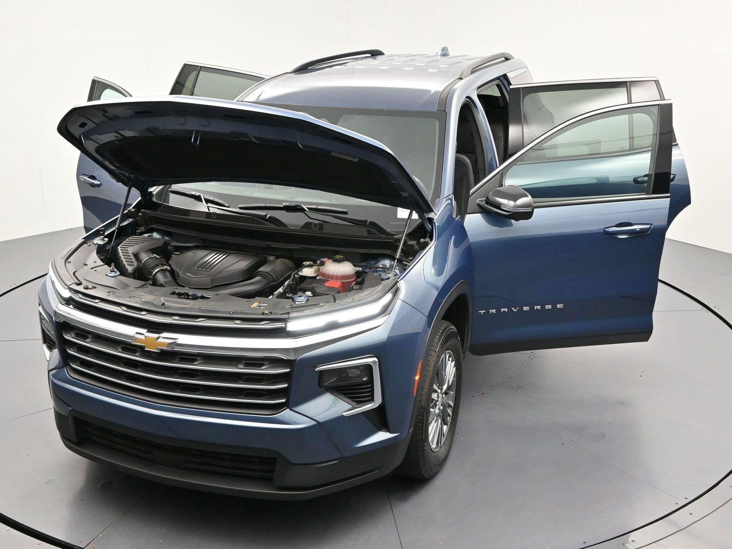 Used 2024 Chevrolet Traverse LT w/ LPO, Floor Liner Package FWD image 40