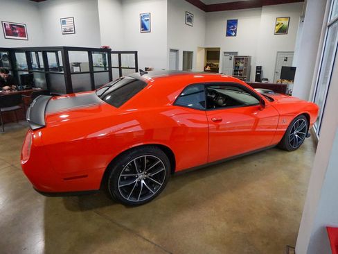 Used 2016 Dodge Challenger R/T Scat Pack image 2