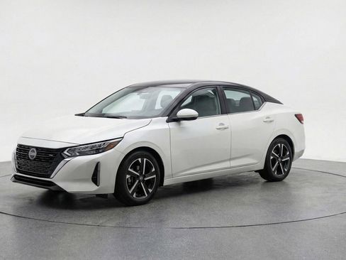 Used 2025 Nissan Sentra SV image 3