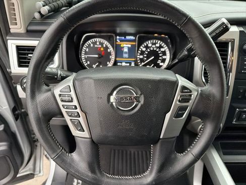 Used 2019 Nissan Titan PRO-4X image 16