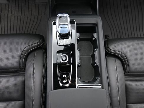 Used 2025 Volvo XC90 T8 Ultra w/ Protection Package image 14