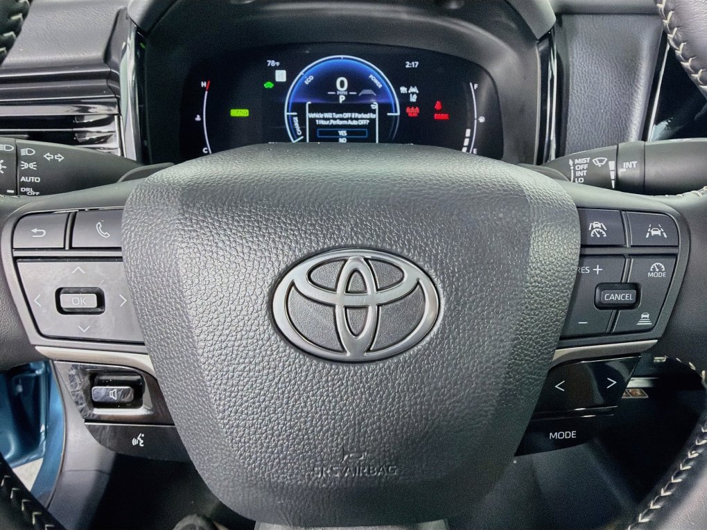 Used 2025 Toyota Camry SE FWD image 18