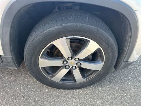 Used 2019 Chevrolet Traverse LT w/ LT Premium Package AWD/4WD image 10