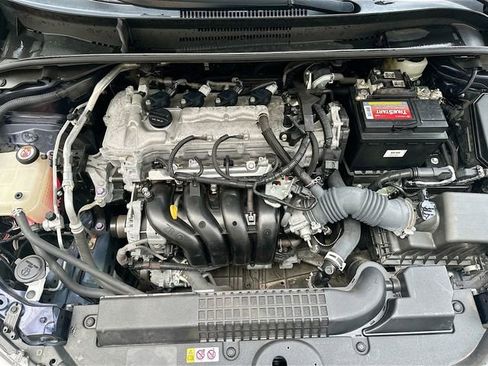 Used 2021 Toyota Corolla LE image 29