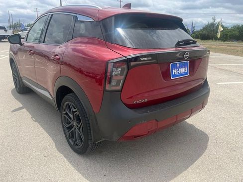 Used 2025 Nissan Kicks SR FWD image 3