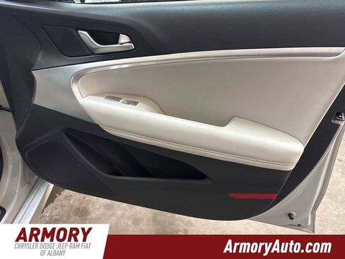 Used 2024 Genesis G70 2.5T image 35