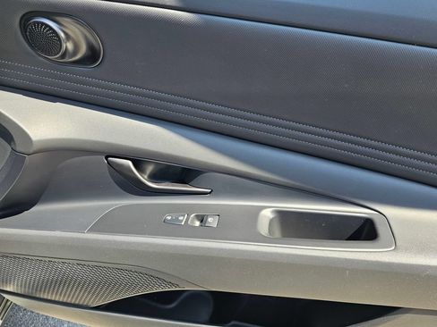 Certified 2025 Hyundai Elantra Sport FWD image 12