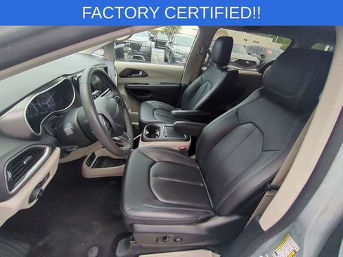 Certified 2024 Chrysler Pacifica Touring-L FWD image 16