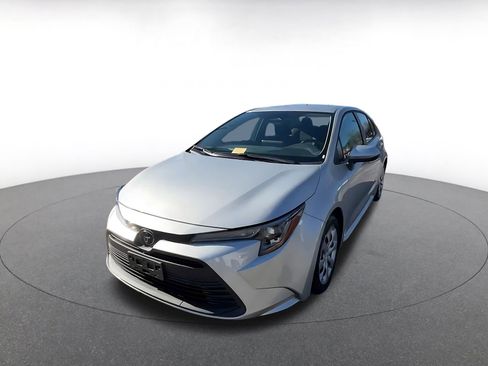 Used 2025 Toyota Corolla LE image 7