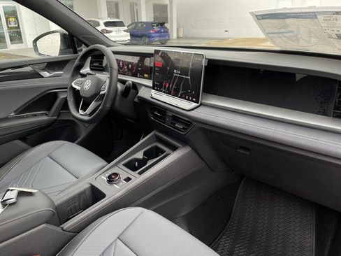 New 2026 Volkswagen Tiguan SE R-Line image 21