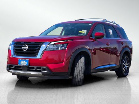 Used 2023 Nissan Pathfinder Platinum FWD image 11