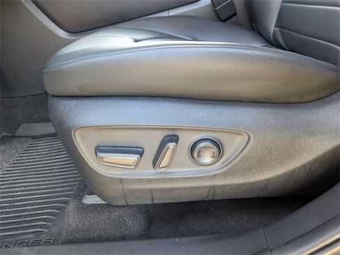 Used 2023 Toyota Highlander L image 25