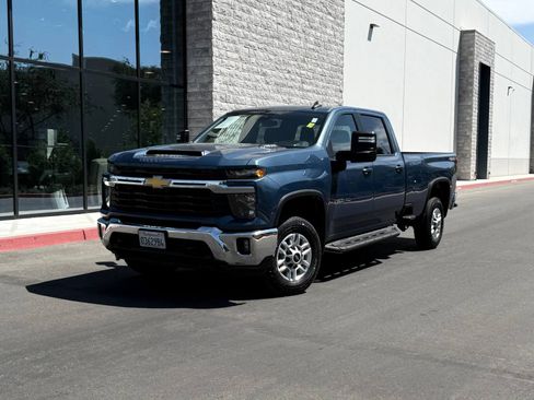 Used 2024 Chevrolet Silverado 2500 LT w/ Convenience Package AWD/4WD image 1