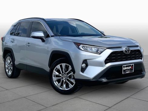 Used 2019 Toyota RAV4 XLE Premium FWD image 3