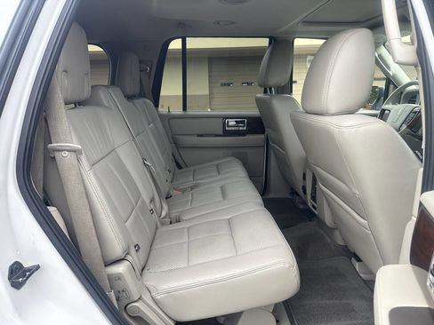 Used 2014 Lincoln Navigator 4WD image 23