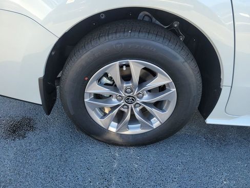 New 2026 Toyota Sienna XLE FWD image 30