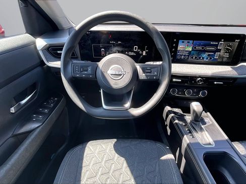 Certified 2025 Nissan Kicks SV AWD/4WD image 4