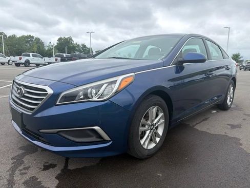 Used 2017 Hyundai Sonata SE FWD image 2