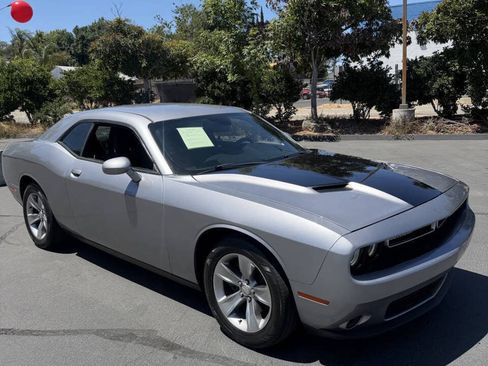 Used 2016 Dodge Challenger SXT RWD image 3