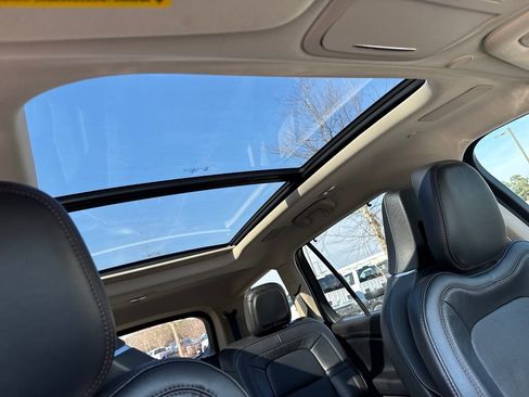 Used 2022 Lincoln Aviator Reserve w/ Equipment Group 201A image 16