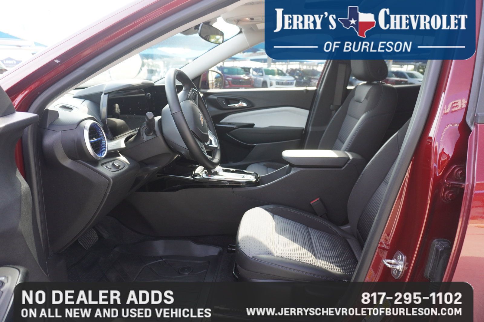 Used 2024 Chevrolet Trax LT w/ Sunroof Package FWD image 10