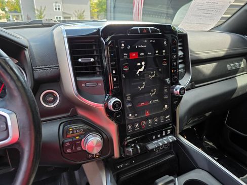 Used 2019 RAM 1500 Laramie w/ Sport Appearance Package AWD/4WD image 31
