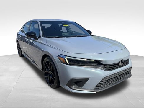 Used 2022 Honda Civic Sport image 3
