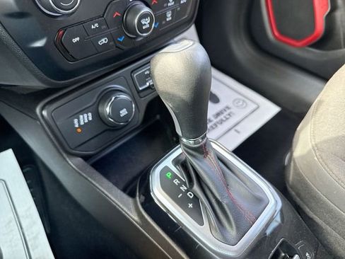 Used 2022 Jeep Renegade Latitude image 20