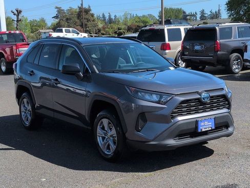 Used 2022 Toyota RAV4 LE AWD/4WD image 7