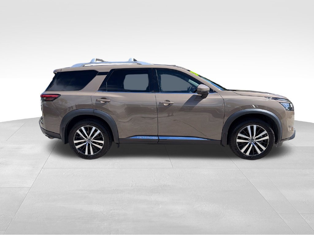 Used 2024 Nissan Pathfinder Platinum FWD image 9