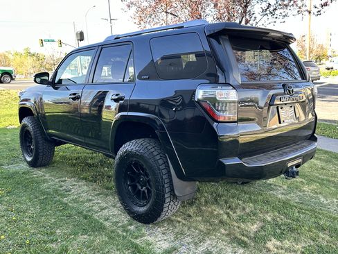 Used 2017 Toyota 4Runner SR5 Premium image 9