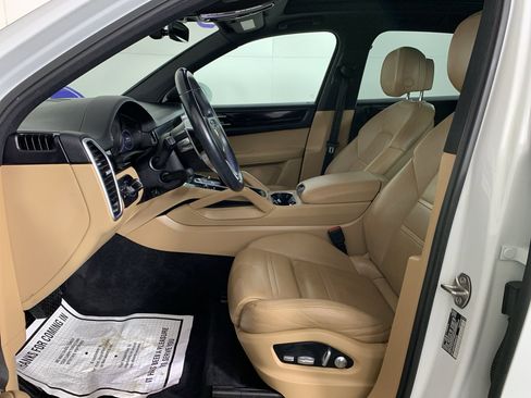 Used 2019 Porsche Cayenne image 16