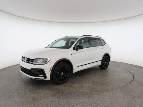 Used 2021 Volkswagen Tiguan SE R-Line image 2
