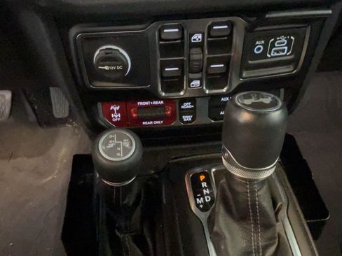 Used 2024 Jeep Wrangler Unlimited Rubicon AWD/4WD image 16