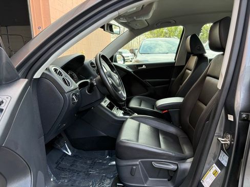Used 2017 Volkswagen Tiguan S image 9
