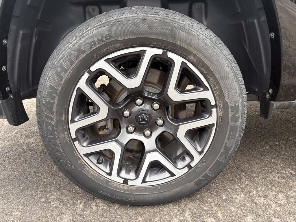 Used 2025 RAM 1500 Laramie AWD/4WD image 31