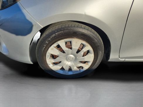 Used 2017 Toyota Yaris L image 31