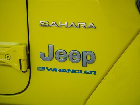 Used 2023 Jeep Wrangler Unlimited Sahara w/ Cold Weather Group AWD/4WD image 9