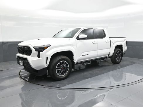 Used 2024 Toyota Tacoma TRD Sport image 1