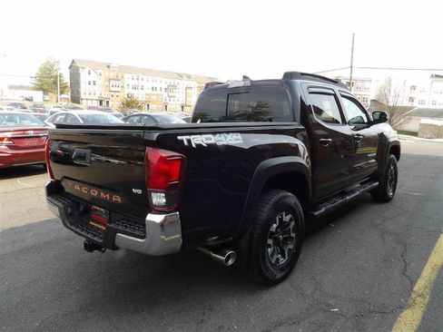 Used 2018 Toyota Tacoma TRD Off-Road image 5