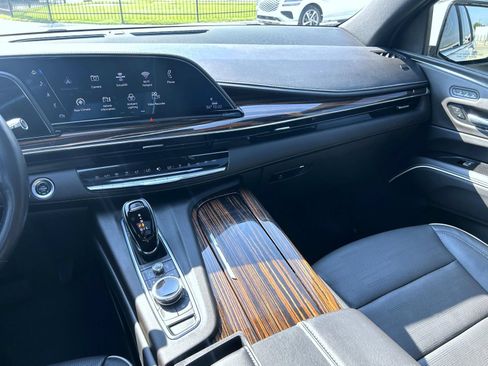 Certified 2024 Cadillac Escalade Premium Luxury w/ Performance Package AWD/4WD image 22