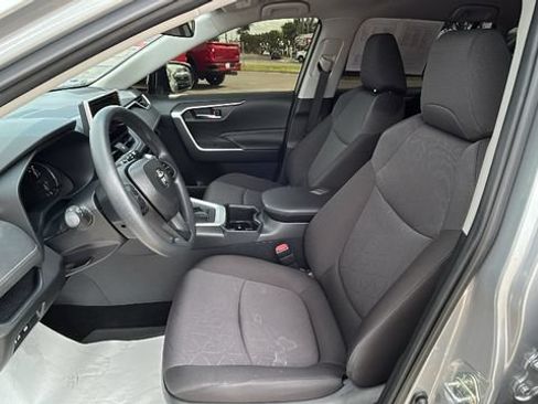 Used 2025 Toyota RAV4 XLE FWD image 17